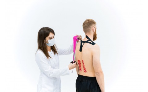  Jak naklejać plastry kinesiotaping?